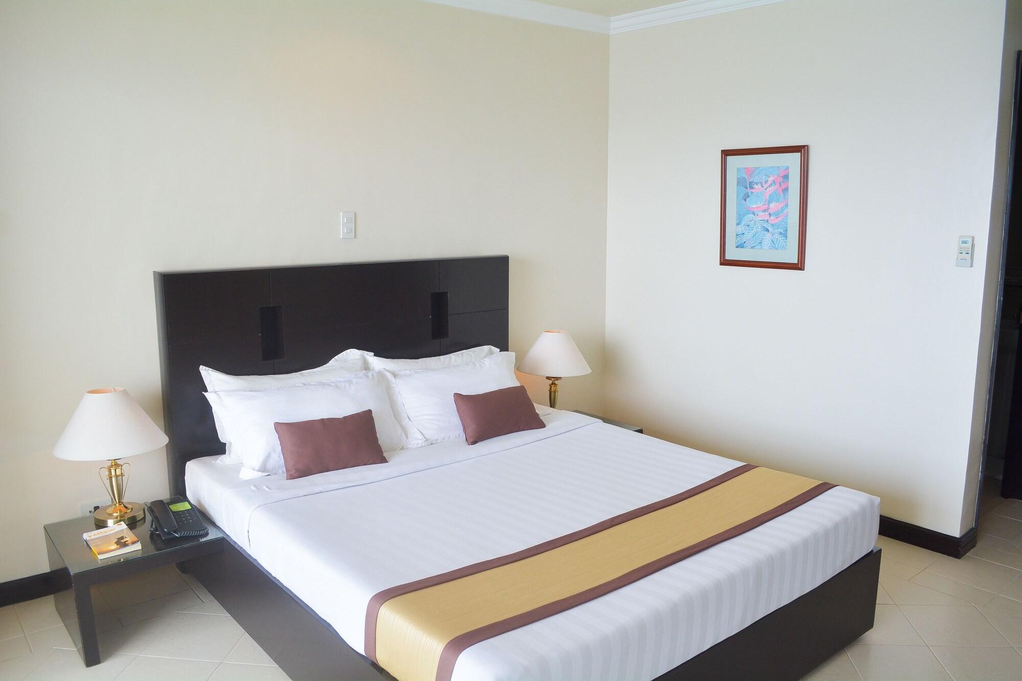 Hotel Tavern Surigao Exterior photo