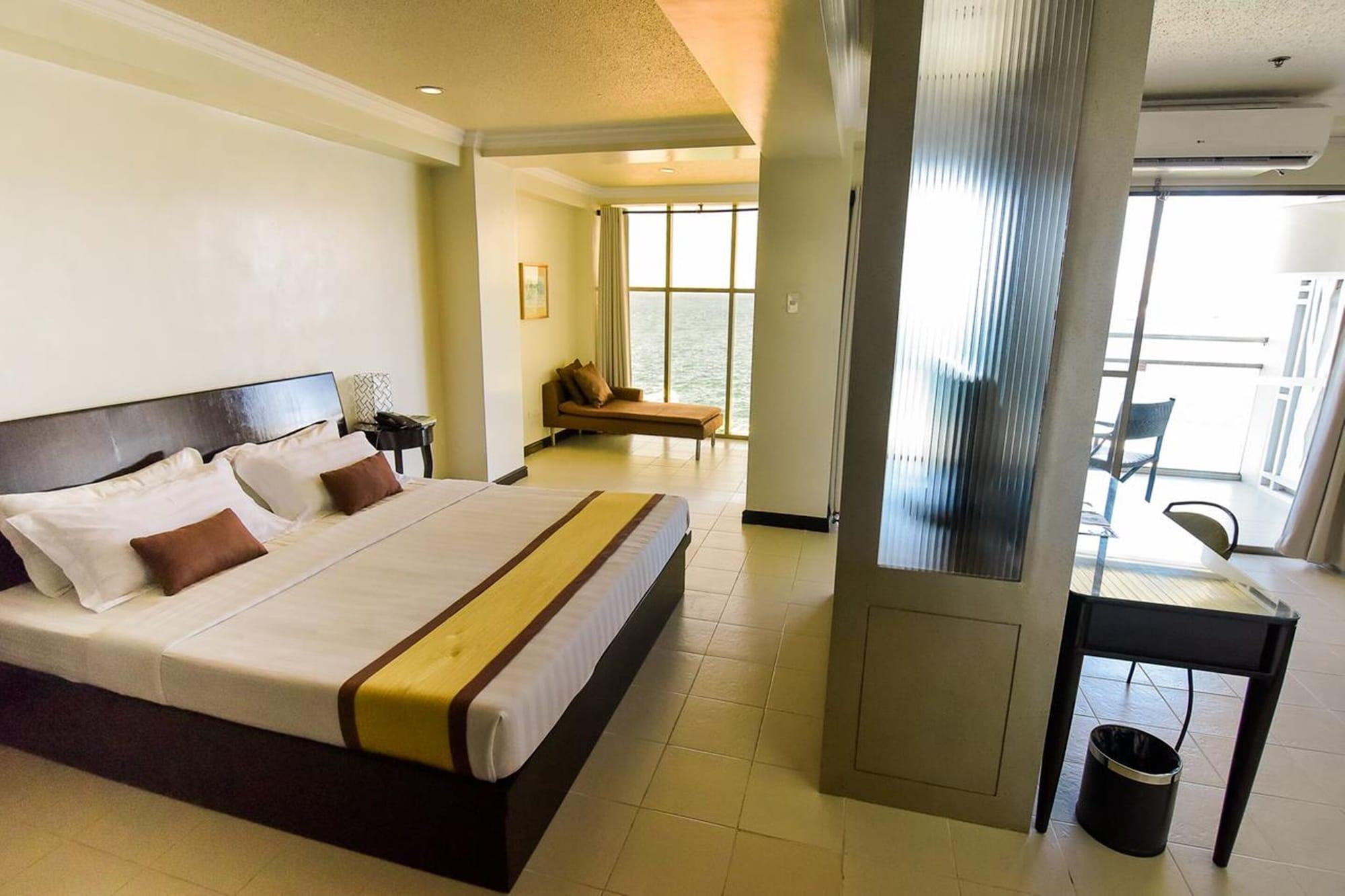 Hotel Tavern Surigao Exterior photo